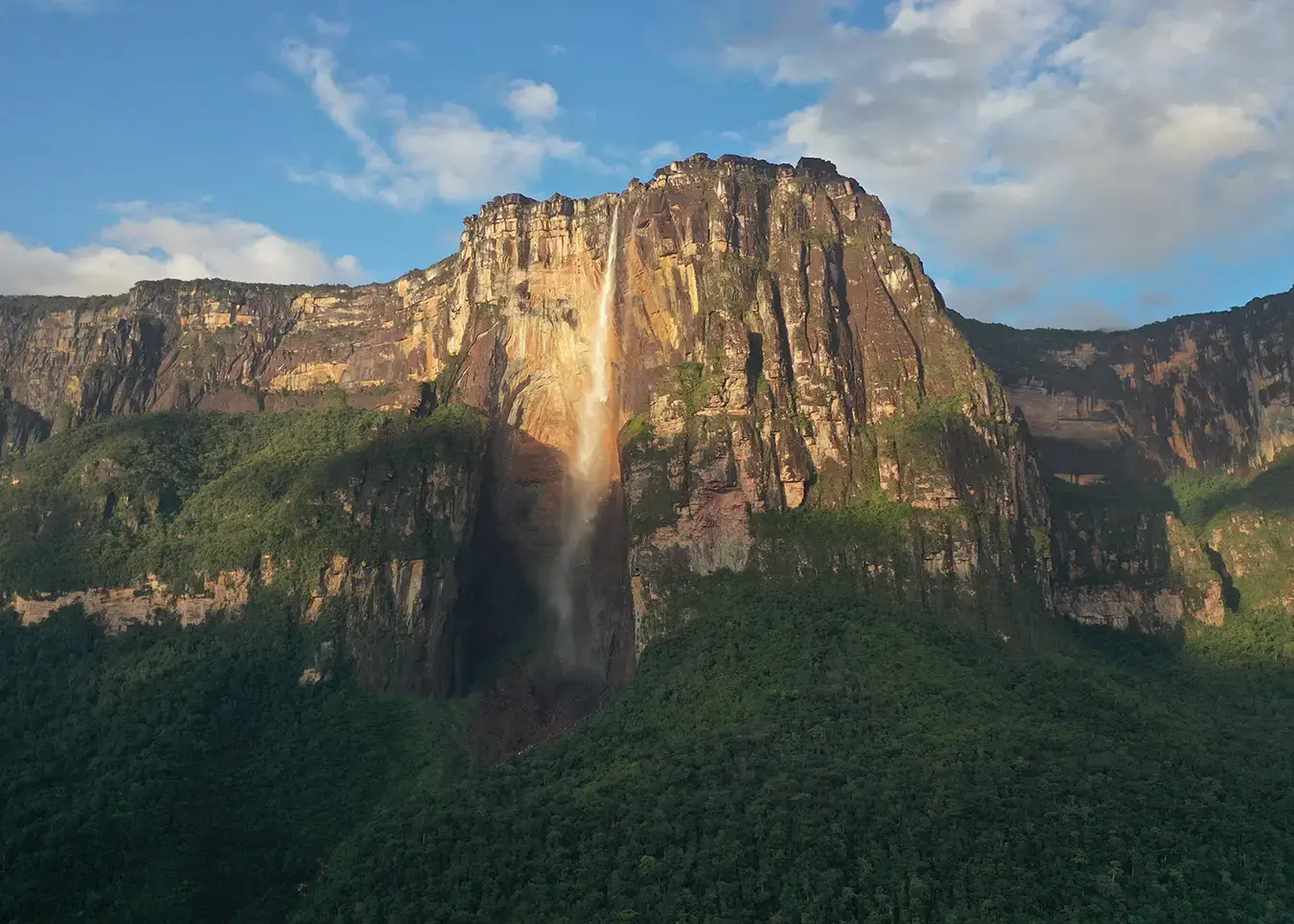 Salto Ángel, cascada más alta del mundo, cayendo del Auyantepuy